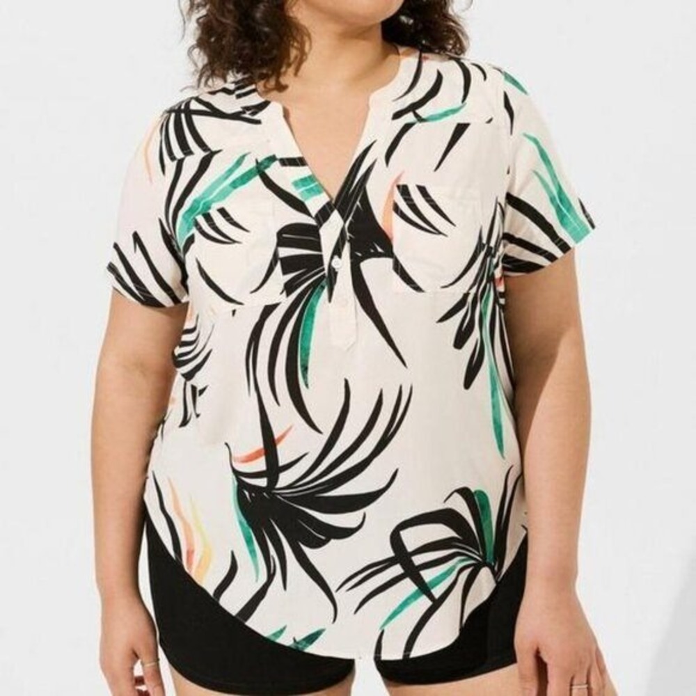 Torrid Harper Blouse Women 4 White Tropical Palm Leaf Henley Short Sleeve Top